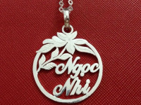 4 mẫu dây chuyền khắc tên cho các quý cô thanh lịch