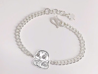 Lợi ích bất ngờ khi đeo lắc bạc cho bé