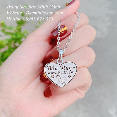 Chắc hẳn bạn muốn tặng cho con yêu một món quà đầy ý nghĩa và độc đáo. Vậy sao không thử tìm hiểu dây chuyền khắc tên cho bé? Với thiết kế đáng yêu và tên của bé được khắc chìm tinh tế, món quà này sẽ trở thành kỷ vật đáng nhớ và thể hiện tình cảm sâu sắc của bạn dành cho con yêu.