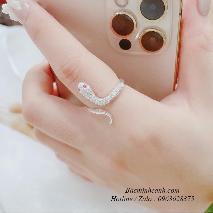 Nhẫn bạc hình rắn đính đá NNU174