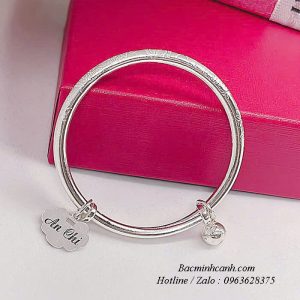 vong-bac-khanh-chuong-khac-ten-cho-be-te239-3-300x300  