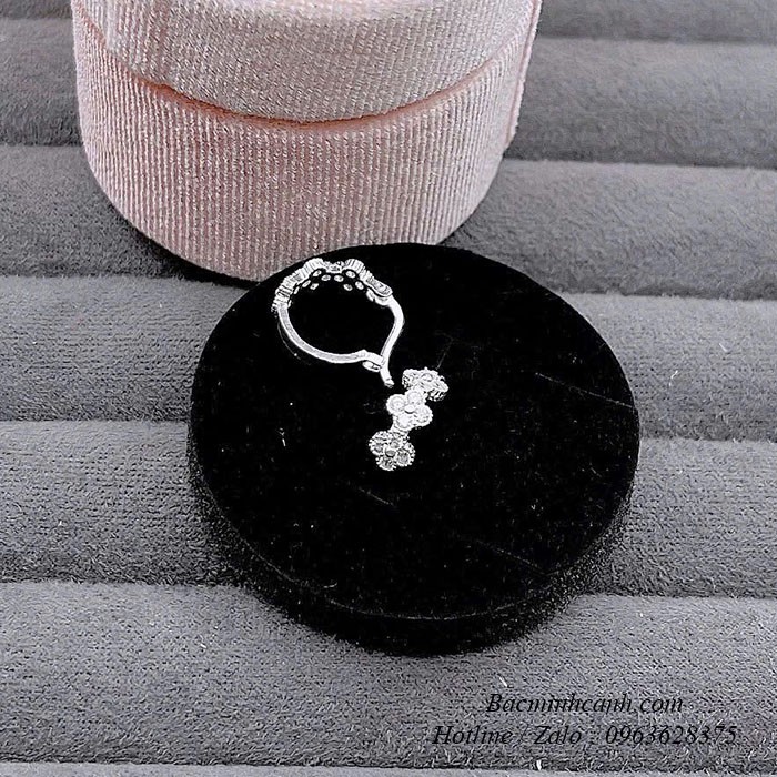 Bông tai bạc trẻ em bấm hoa nhỏ BT437