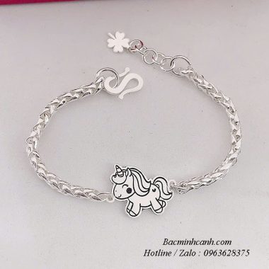 Lắc bạc con ngựa khắc tên cho bé TE432 lac-bac-charm-con-ngua-cho-be-sinh-nam-2026-te476-380x380